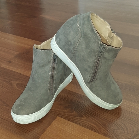 BRASH Faux Suede Hidden Wedge Zipped Booties - Women's Size 6.5 - Picture 3 of 11